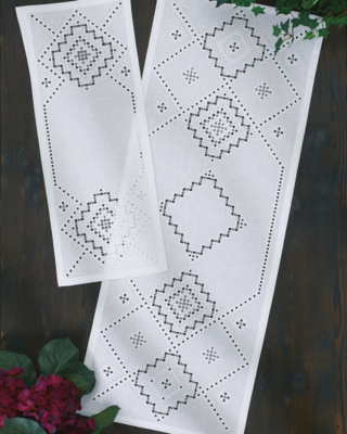 Hardanger-kirjontapakkaus 27 x 69 cm