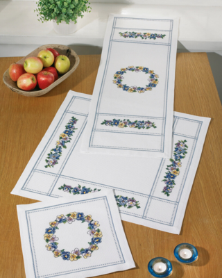 Kirjontapaketti Orvokit 34 x 94 cm