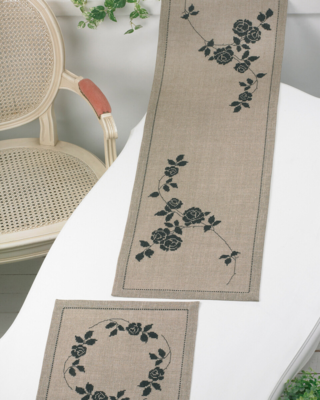 Kirjontapaketti Mustat ruusut 36 x 110 cm