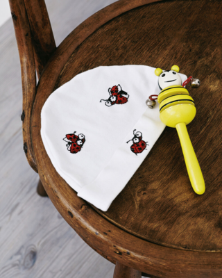 Kirjomispaketti Leppäkertut 7 x 9 cm