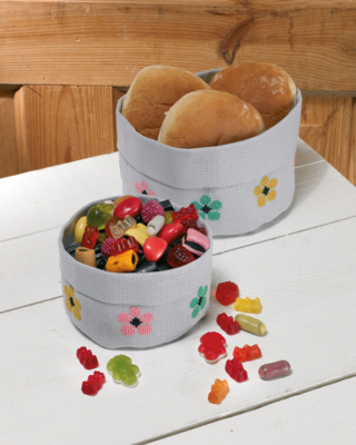 Kirjontapaketti Pieni kukkakori 13 Ø