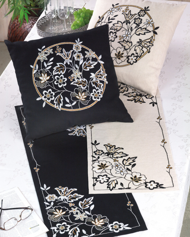 Kirjontapaketti Valkoinen kirjonta mustalla 31 x 85 cm