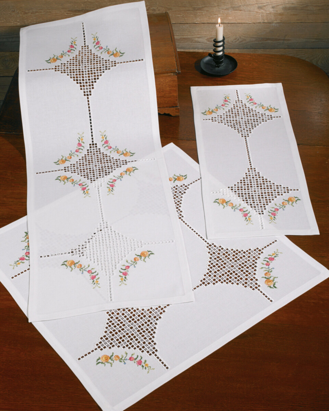 Kirjontapaketti Hardanger kukilla 29 x 69 cm