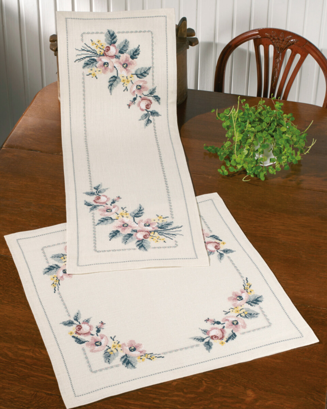 Kirjontapaketti Ruusut pellavalla 36 x 104 cm