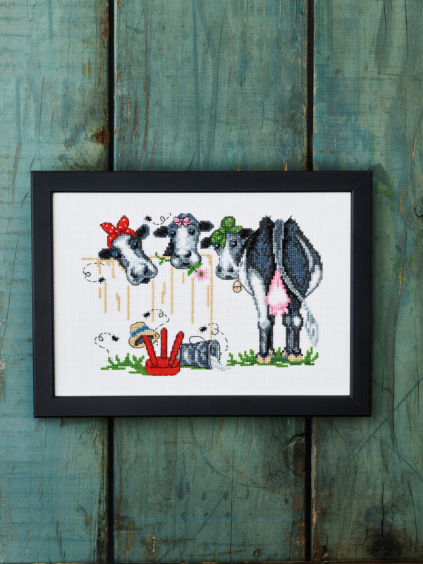 Kirjontasetti Ihmettelevät lehmät 29x20 cm