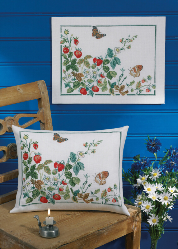 Kirjontapaketti Mansikoita ja perhosia 39 x 30 cm