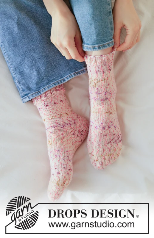 265-19 Galaxy Glider Socks by DROPS Design