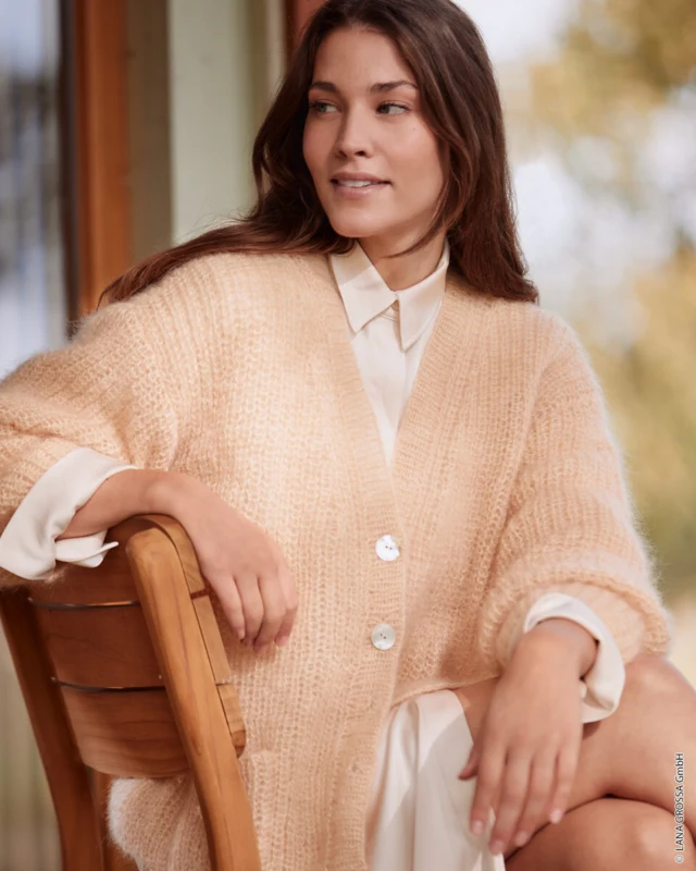 9231016_M17 Malli 17 – Lookbook 16 Neuletakki puolipatenttineuleella