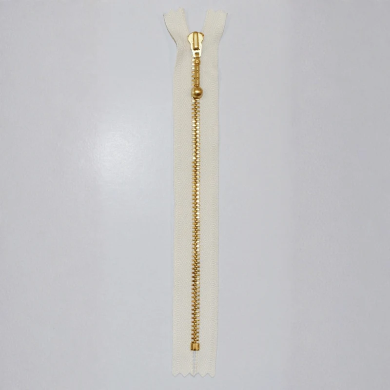 YKK Kiinteä Vetoketju, Messinki, 4 mm 841 Ecru