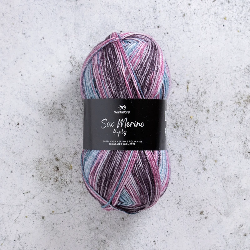 Svarta Fåret Sox Merino 4 ply 15 Maaginen realismi