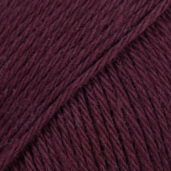 DROPS Magic 82 Tumma rypäle (Uni Colour)