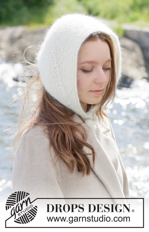 270-25 Snow Mist Bandana by DROPS Design