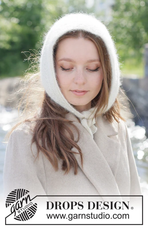 270-25 Snow Mist Bandana by DROPS Design