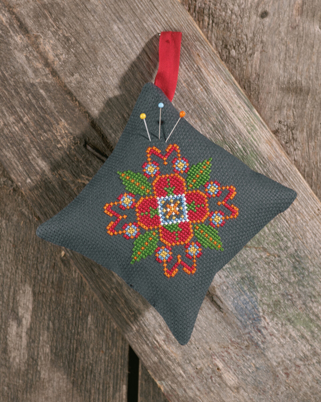 Kirjontapaketti Neulatyyny Almue 2 12 x 12 cm