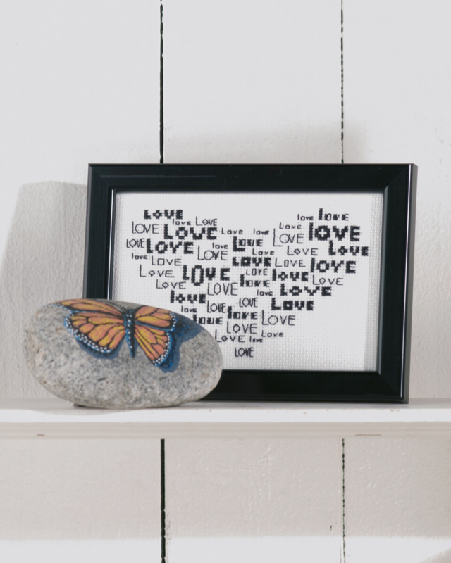 Kirjontapaketti Love sydämessä 14 x 9 cm