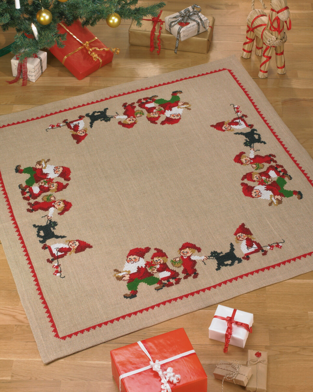 Kirjontapaketti Tontut / musta koira 120 x 120 cm