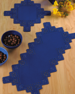 Kirjontapakkaus Hardanger tummansininen 28 x 60 cm