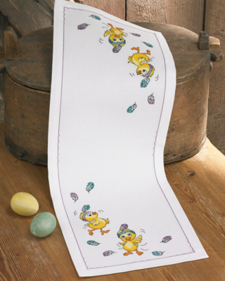 Kirjontasarja Tanssivat kanat 24 x 67 cm