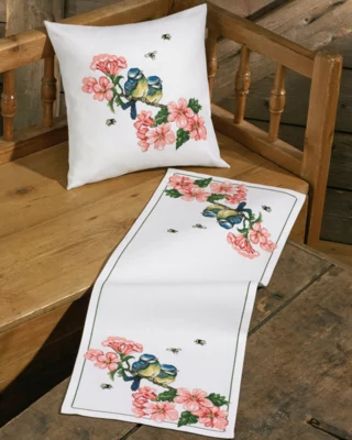 Kirjontapaketti Tiaiset kukissa 33 x 87 cm