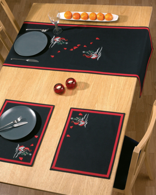 Kirjontasarja Tonttu m/ kuusi 44 x 148 m/ 7511/30