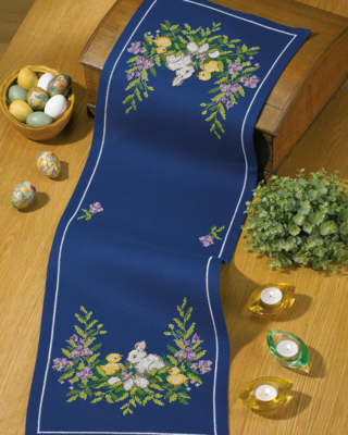 Kirjontapaketti Pääsiäisliina jäniksellä 35 x 108 cm