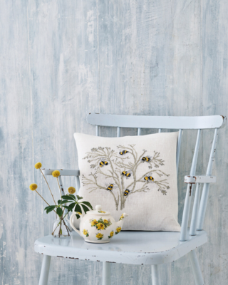 Kirjontapakkaus Mehiläiset 40 x 40 cm