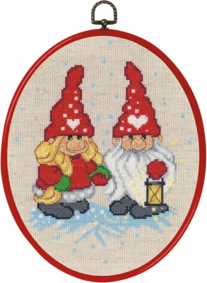 Kirjontapaketti Tonttupari / lyhty 20 x 26 cm