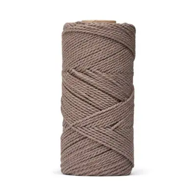 02 Tumma beige